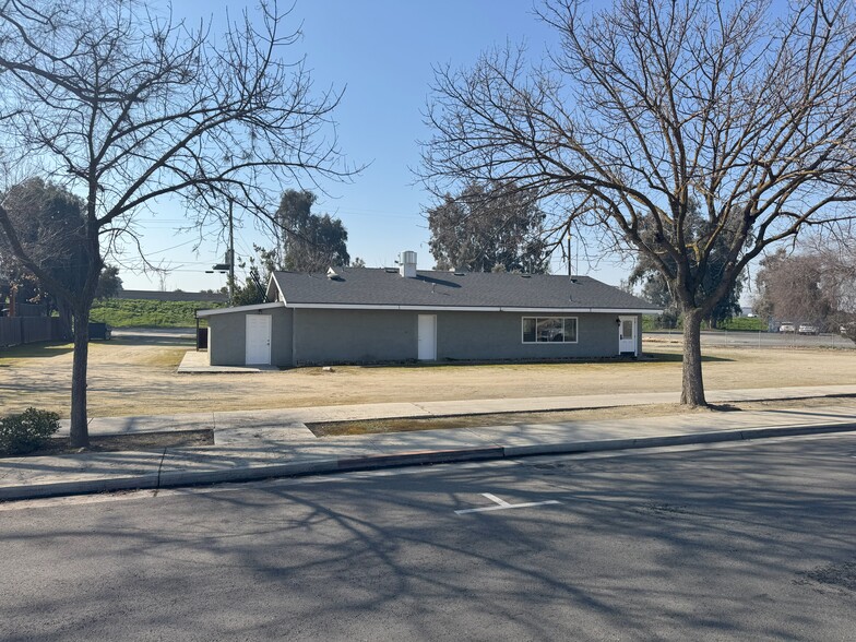 1671 Simpson St, Kingsburg, CA à vendre - Photo de l’immeuble – Image 2 sur 12