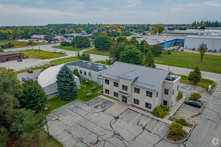21 Lewis Rd, Guelph, ON à louer - Aérien – Image 2 sur 5