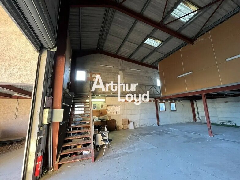 Local d’activités dans Saint-Raphaël à louer - Photo intérieure – Image 2 sur 5