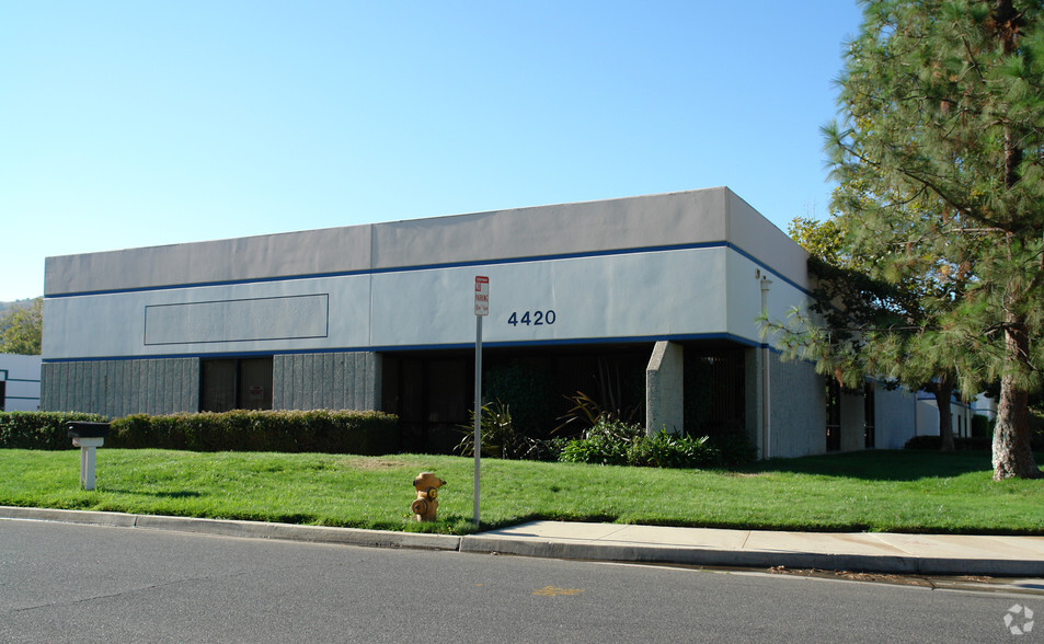 4420 Shopping Ln, Simi Valley, CA à louer - Photo de l’immeuble – Image 2 sur 5