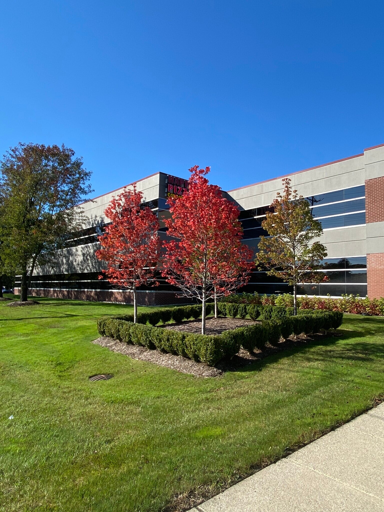 30201 Orchard Lake Rd, Farmington Hills, MI à louer Photo principale– Image 1 sur 16