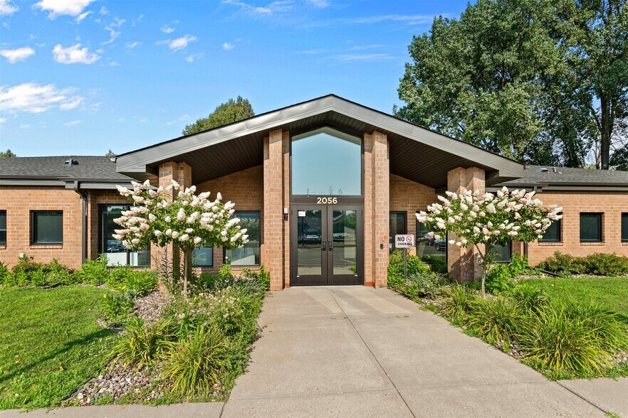 2056 Woodlane Dr, Woodbury, MN à vendre - Photo de l’immeuble – Image 2 sur 40