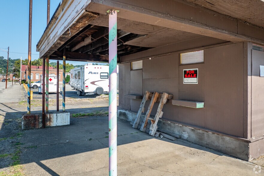 1075 Airbrake Ave, Turtle Creek, PA à vendre - Photo de l’immeuble – Image 3 sur 4