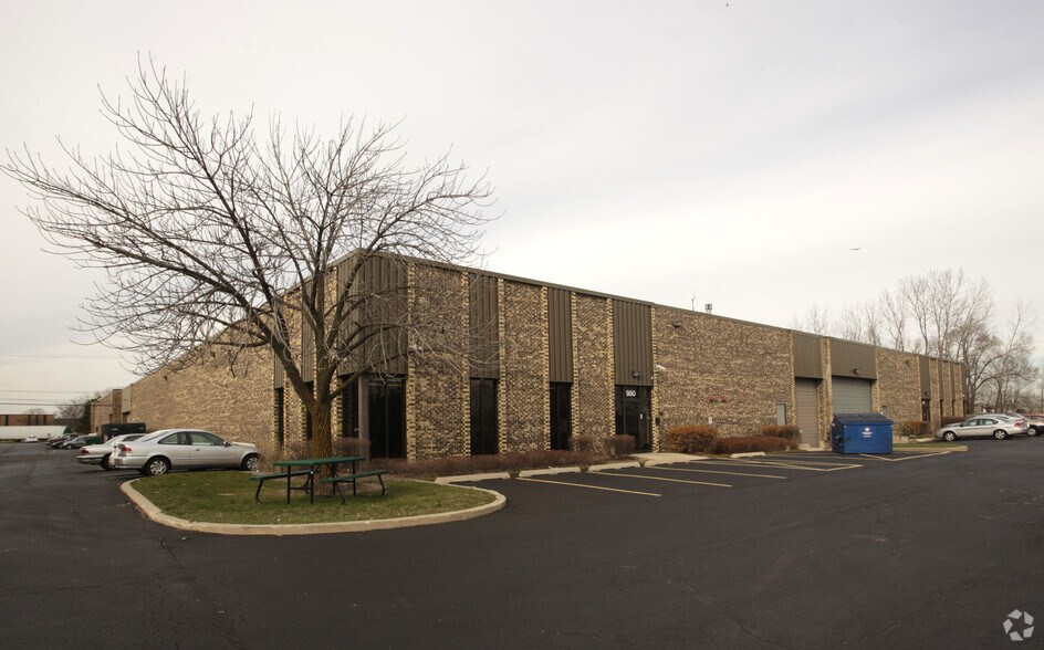 950-960 Lively Blvd, Wood Dale, IL à louer - Photo de l’immeuble – Image 2 sur 3