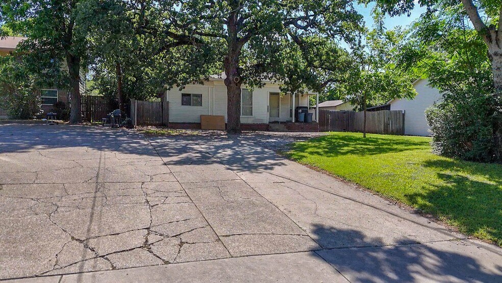 2003 Elm St, Denton, TX à vendre - Photo de l’immeuble – Image 3 sur 8