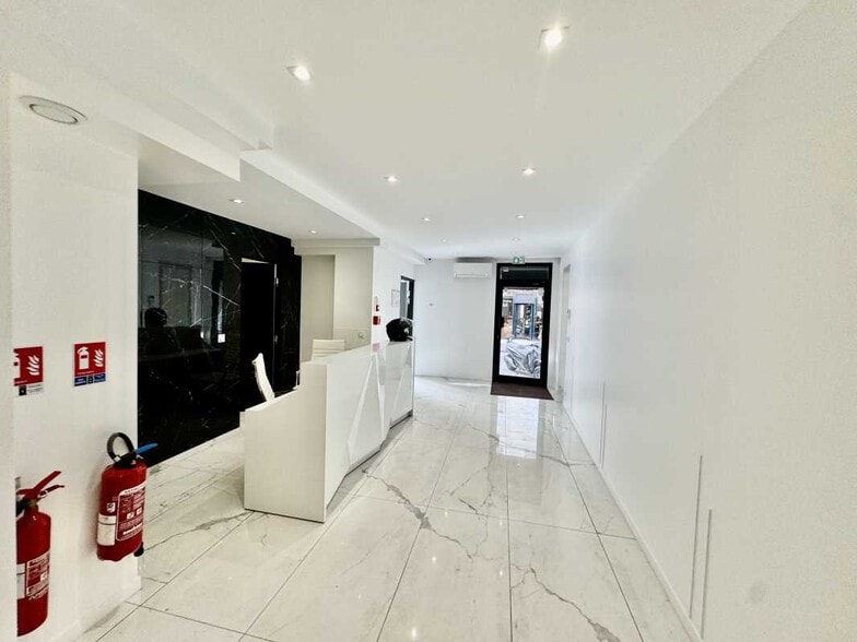 7 Rue Violet, Paris à vendre - Photo intérieure – Image 3 sur 14