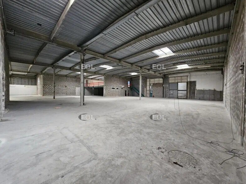 Local d’activités dans Ivry-sur-Seine à louer - Photo de l’immeuble – Image 1 sur 7