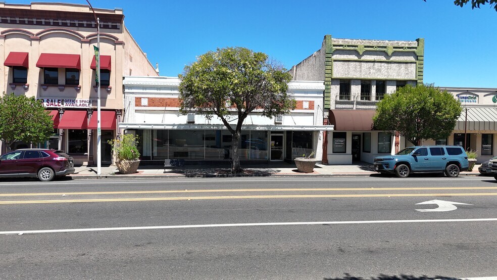 632 Main St, Red Bluff, CA à vendre - Photo de l’immeuble – Image 1 sur 5