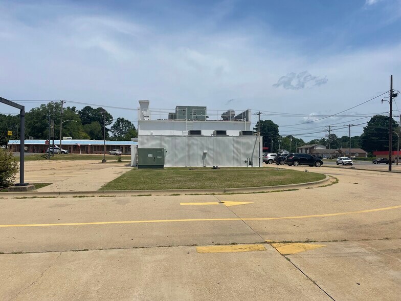 1401 E Main St, Magnolia, AR à louer - Photo de l’immeuble – Image 3 sur 15