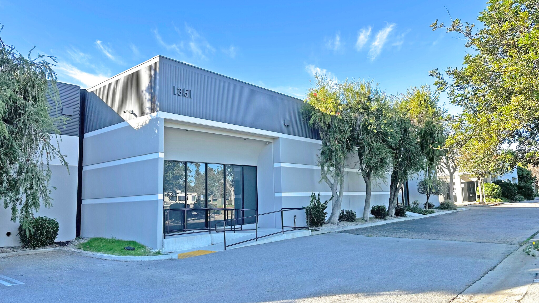 1341-1351 Vanguard Dr, Oxnard, CA à vendre Photo principale– Image 1 sur 6