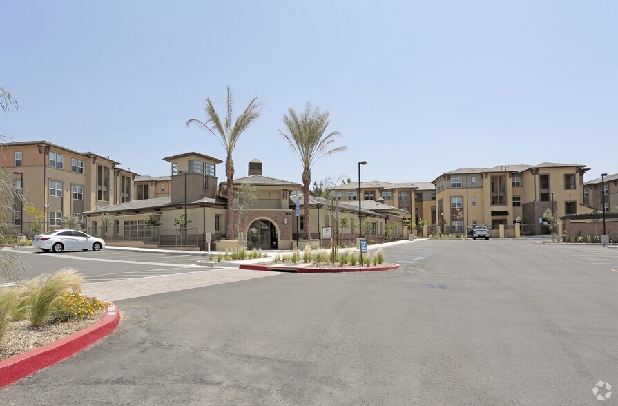 2855 Foothill Blvd, La Verne, CA à louer - Photo de l’immeuble – Image 3 sur 115