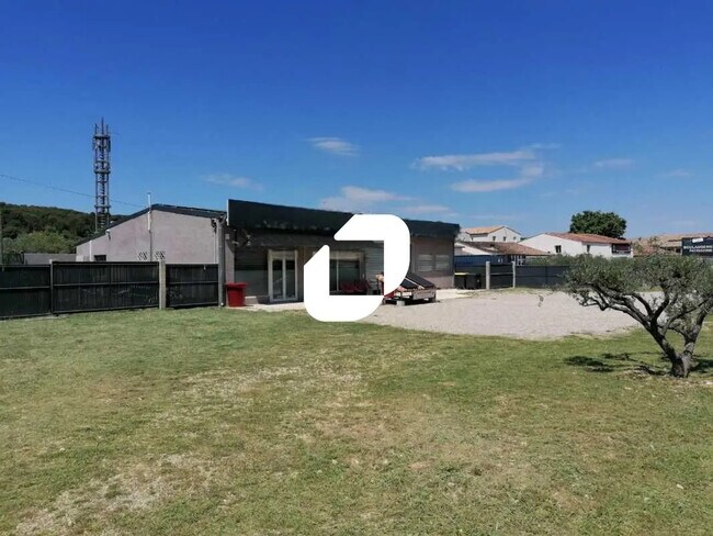 Plus de détails pour Local d'activités à louer