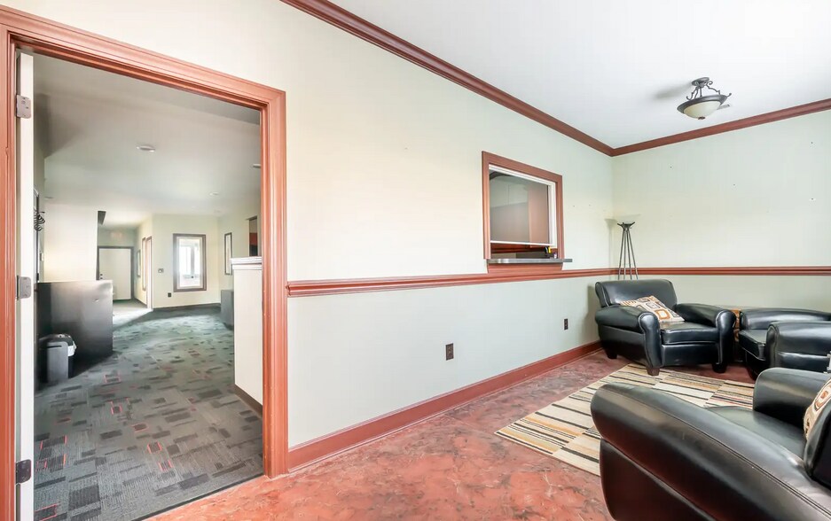 618 E Court Ave, Jeffersonville, IN à louer - Photo intérieure – Image 2 sur 12