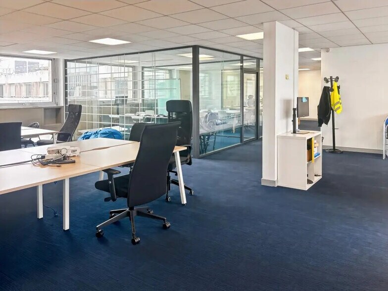 Bureau dans Paris à louer - Photo de l’immeuble – Image 2 sur 16