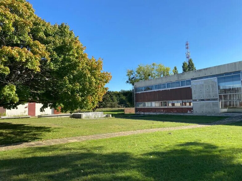 Local commercial dans Épernon à louer - Photo de l’immeuble – Image 1 sur 6