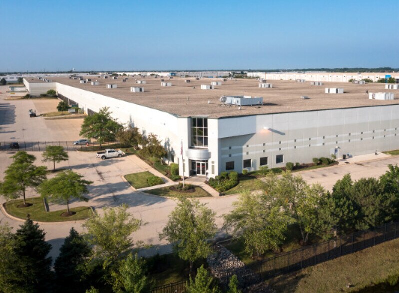 901 Carlow Dr, Bolingbrook, IL à vendre - Photo de l’immeuble – Image 3 sur 6