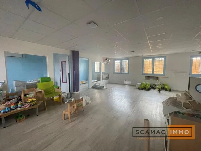 Plus de détails pour Bureau, Local commercial à louer