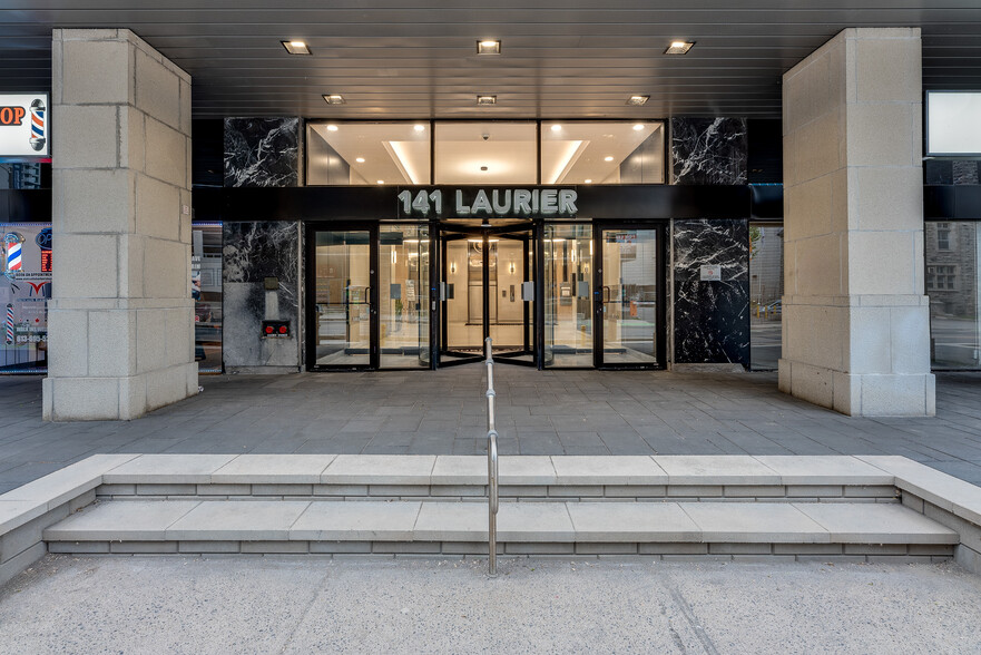 141 Laurier Ave W, Ottawa, ON à louer - Photo de l’immeuble – Image 2 sur 10