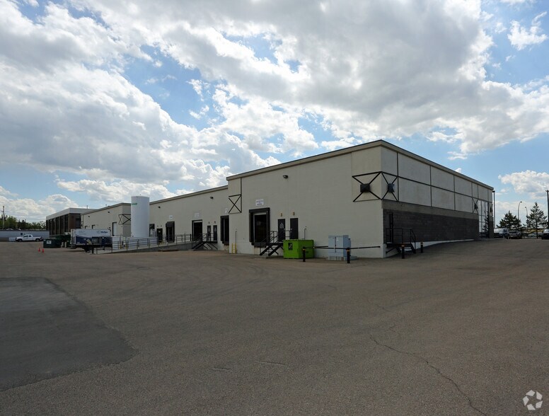 8560 Roper Rd, Edmonton, AB à louer - Photo de l’immeuble – Image 2 sur 5