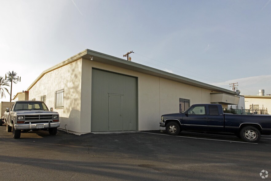 972, 968 & 964 W 9th St portefeuille de 3 biens à vendre sur LoopNet.fr - Photo principale – Image 3 sur 4