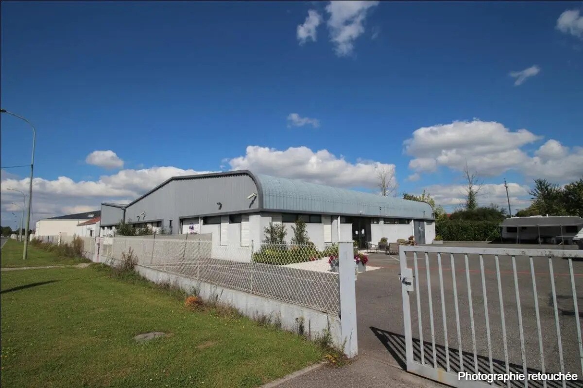Industriel/Logistique dans Lons à louer Photo de l’immeuble– Image 1 sur 5
