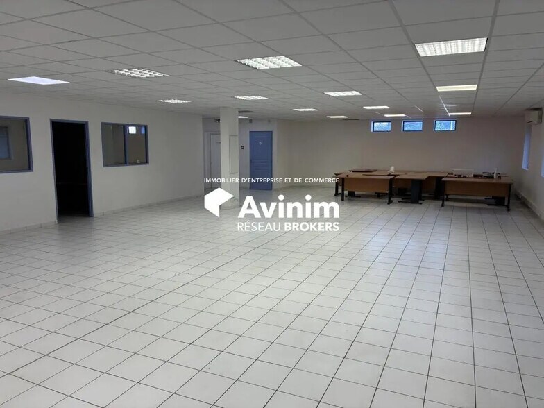 Industriel/Logistique dans Martigues à louer - Photo de l’immeuble – Image 2 sur 7