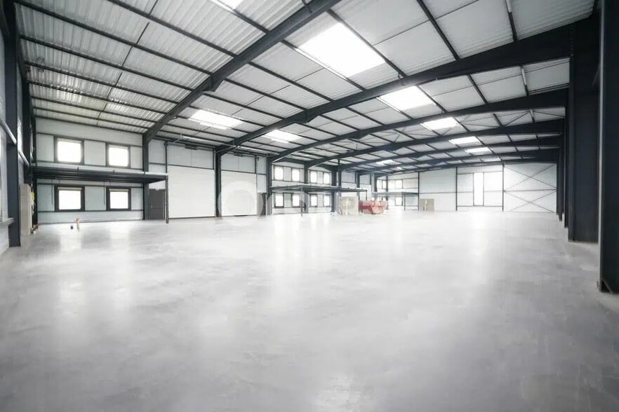 Local d'activités dans Villefranche-sur-Saône à vendre - Photo de l’immeuble – Image 2 sur 8