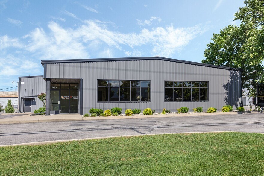 533 Myatt Dr, Madison, TN à vendre - Photo de l’immeuble – Image 1 sur 52