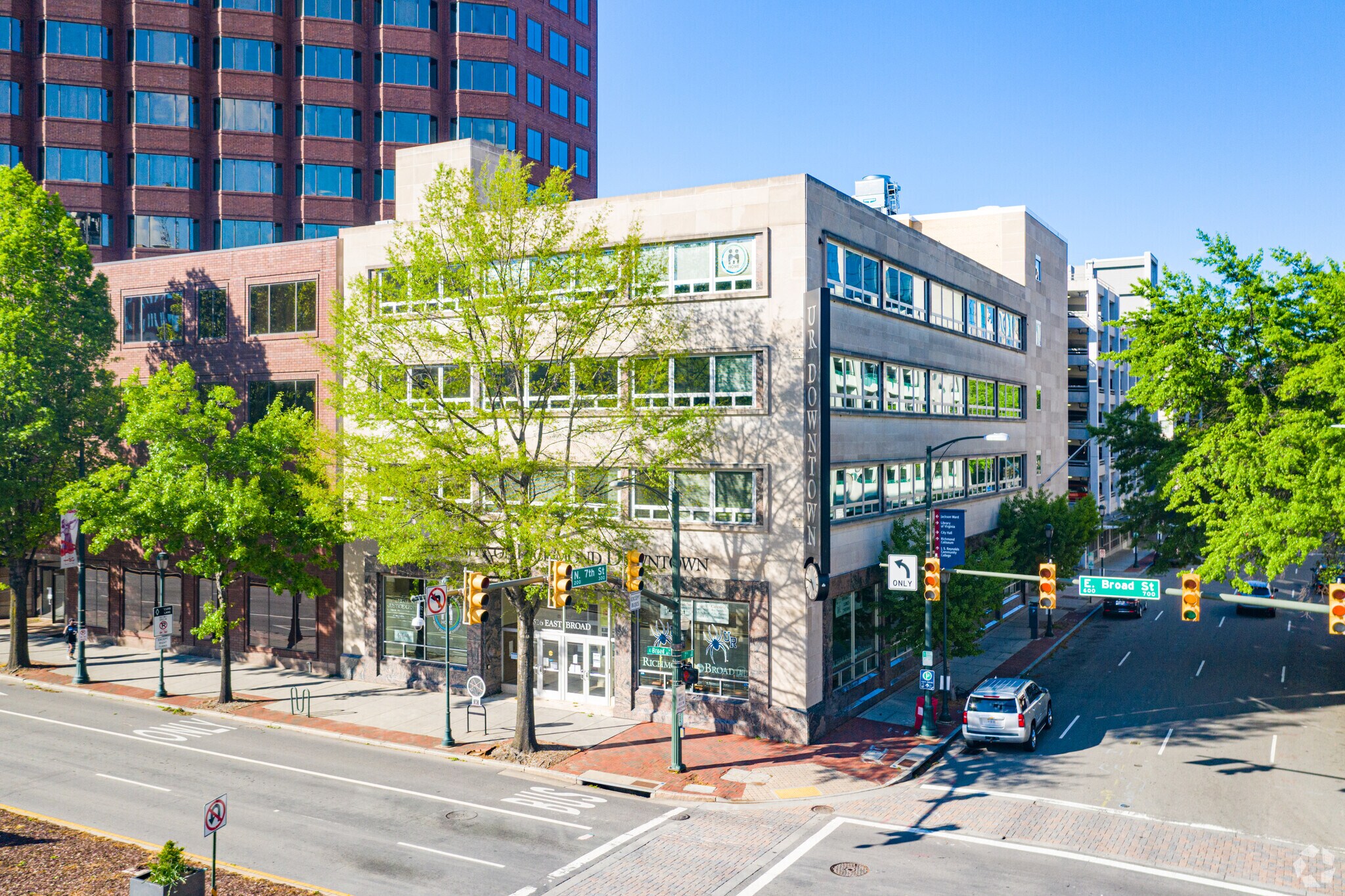 626 E Broad St, Richmond, VA à louer Photo de l’immeuble– Image 1 sur 3