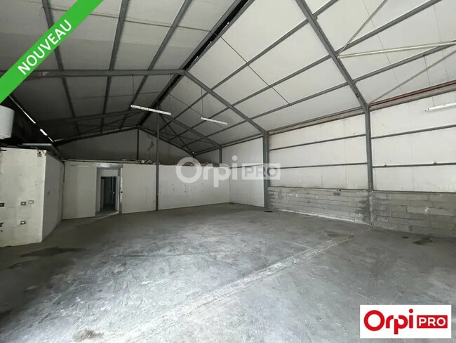 Plus de détails pour Local d'activités à louer