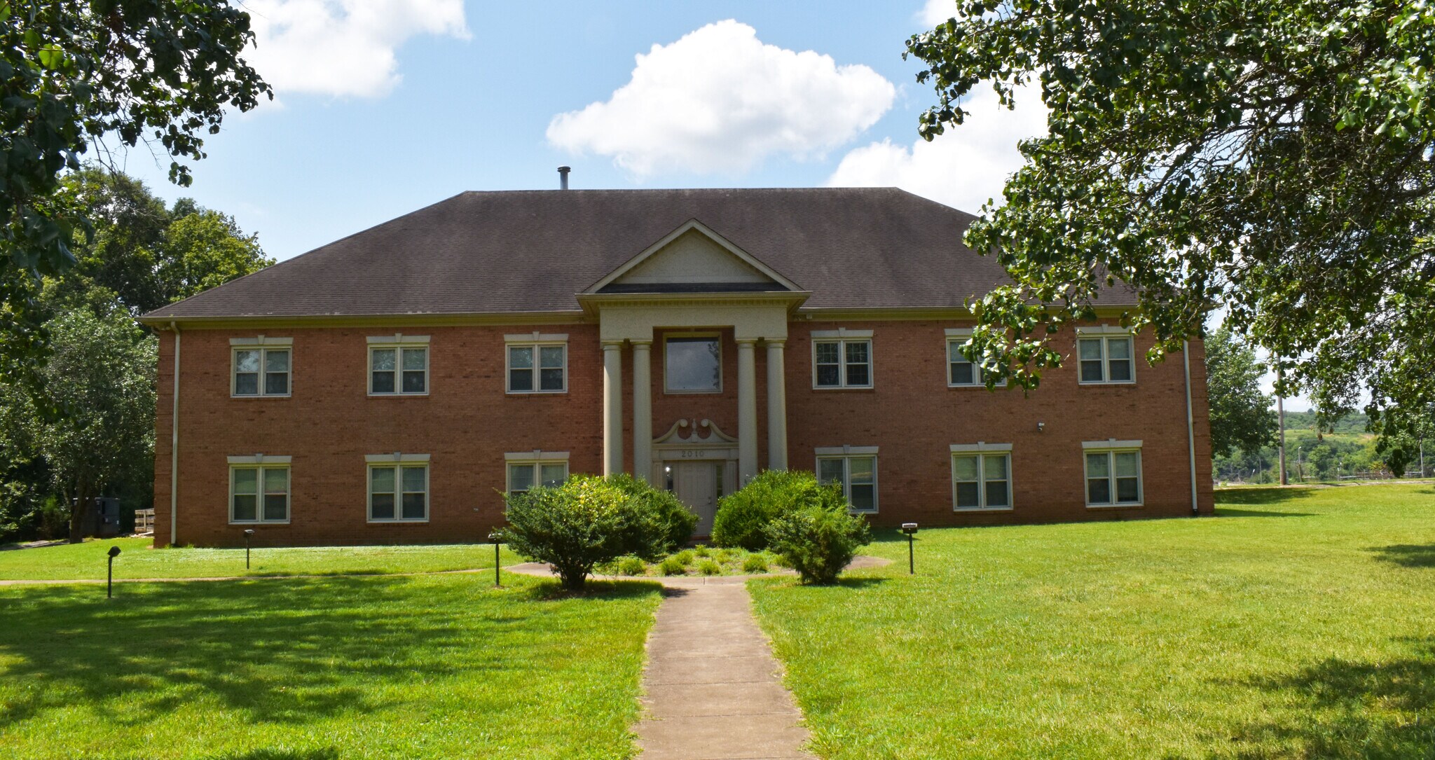 2010 Elmer Pogue Dr, Columbia, TN à louer Photo de l’immeuble– Image 1 sur 10