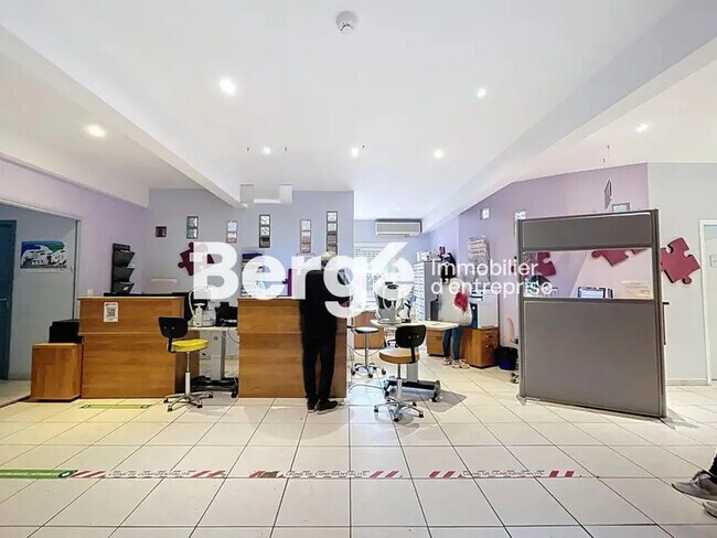 Plus de détails pour Local commercial à vendre