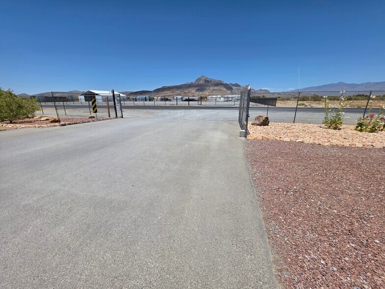 3591 W Bell Vista Ave, Pahrump, NV à vendre - Photo principale – Image 1 sur 32