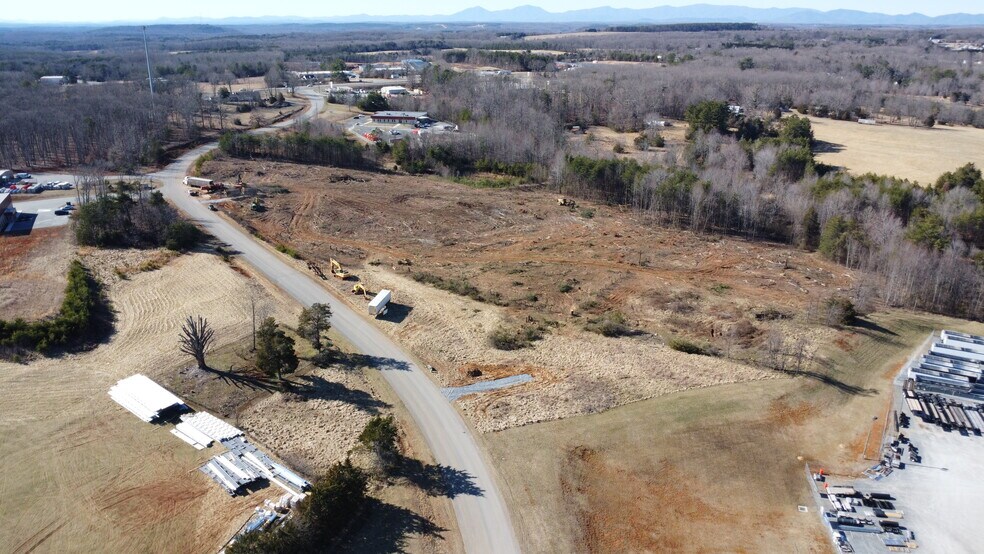 Ewing Dr, Rustburg, VA à vendre - Photo de la construction – Image 3 sur 13