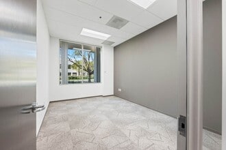 7525 Irvine Center Dr, Irvine, CA à louer Photo intérieure– Image 2 sur 7