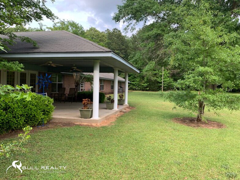 2082 Yorkville Rd E, Columbus, MS à vendre - Photo de l’immeuble – Image 2 sur 13