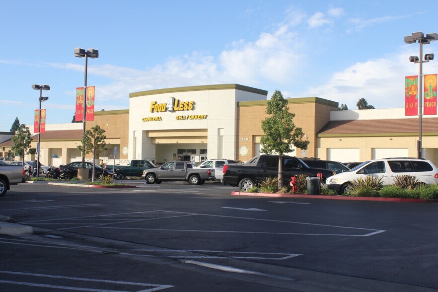 2100-2144 S Bristol St, Santa Ana, CA à vendre - Photo de l’immeuble – Image 1 sur 1