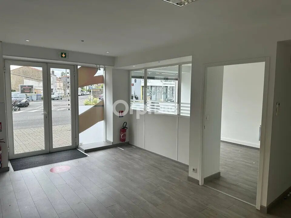 Local commercial dans Rezé à louer Hall d’entrée– Image 1 sur 4