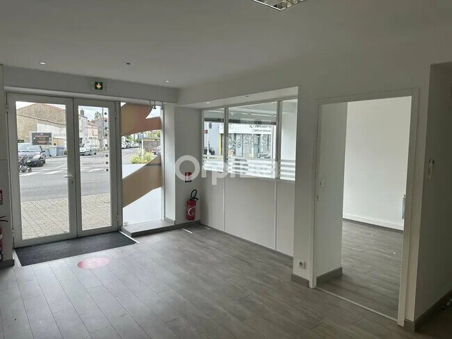 Plus de détails pour Local commercial à louer