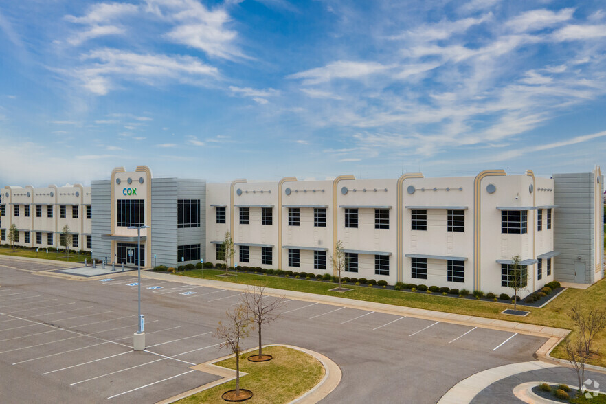 715 NE 122nd St, Oklahoma City, OK à louer - Photo de l’immeuble – Image 3 sur 5