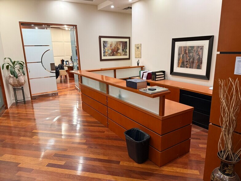 4646 Dufferin St, Toronto, ON à louer - Photo de l’immeuble – Image 3 sur 4