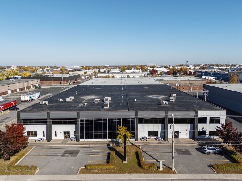 789-799 Jean-Paul-Vincent, Longueuil, QC à louer - Photo de l’immeuble – Image 3 sur 19