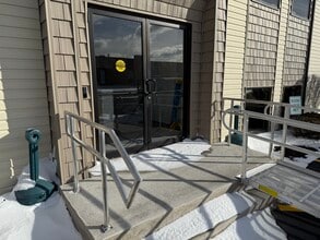 4 Adler Dr, East Syracuse, NY à louer Photo de l’immeuble– Image 2 sur 8