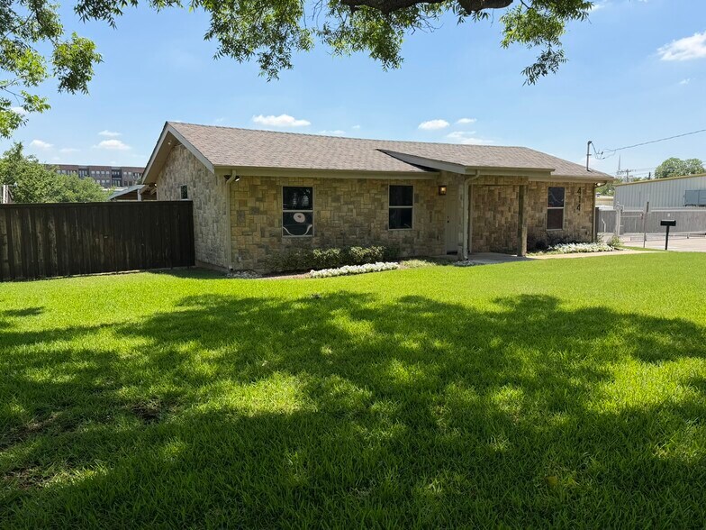 414 N Kealy Ave, Lewisville, TX à vendre - Photo de l’immeuble – Image 2 sur 54