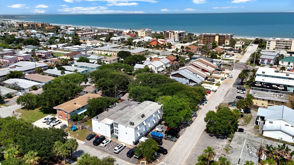 404 Harrison Ave, Cape Canaveral, FL à vendre - Photo de l’immeuble – Image 3 sur 8