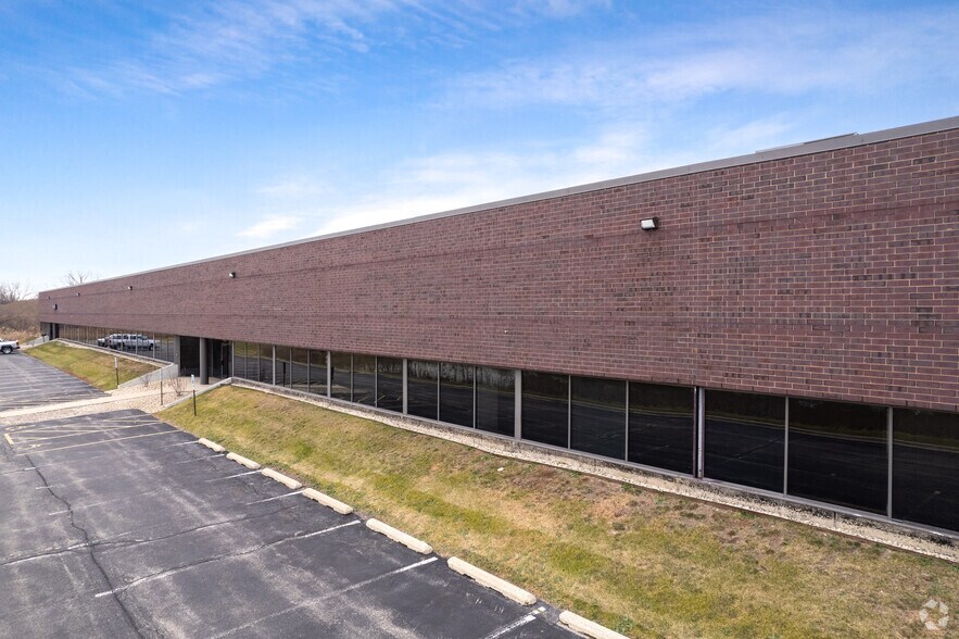 1070 S Northpoint Blvd, Waukegan, IL à louer - Photo de l’immeuble – Image 1 sur 13
