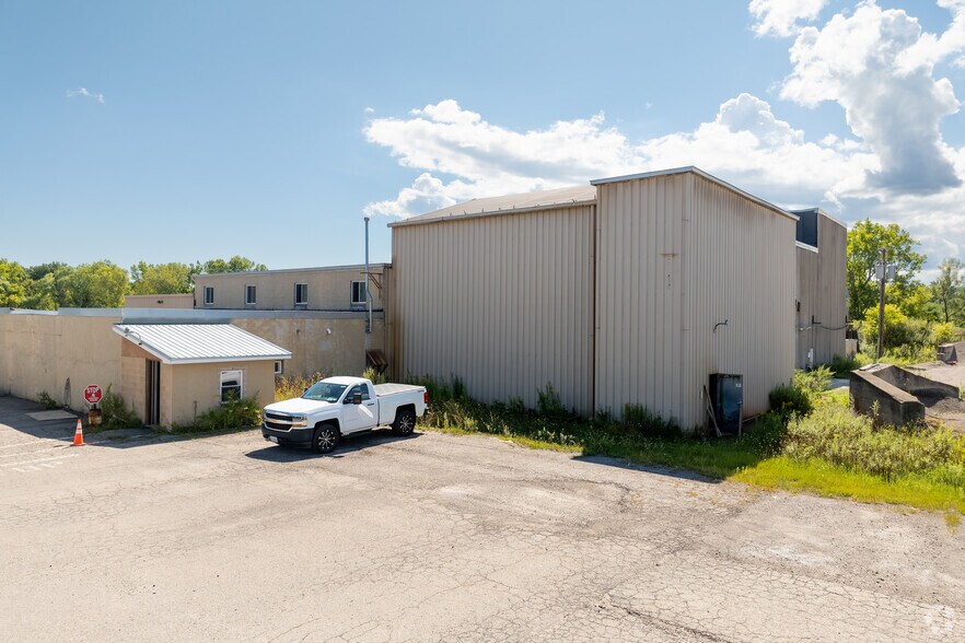 735 Wangum Rd, Victor, NY à vendre - Photo de l’immeuble – Image 2 sur 15