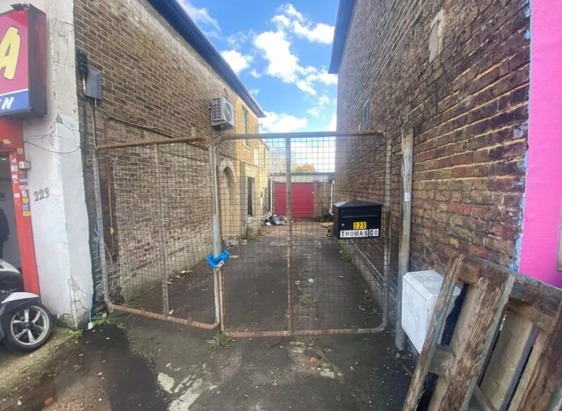 221 Dartmouth Rd, Londres à louer - Photo de l’immeuble – Image 2 sur 2