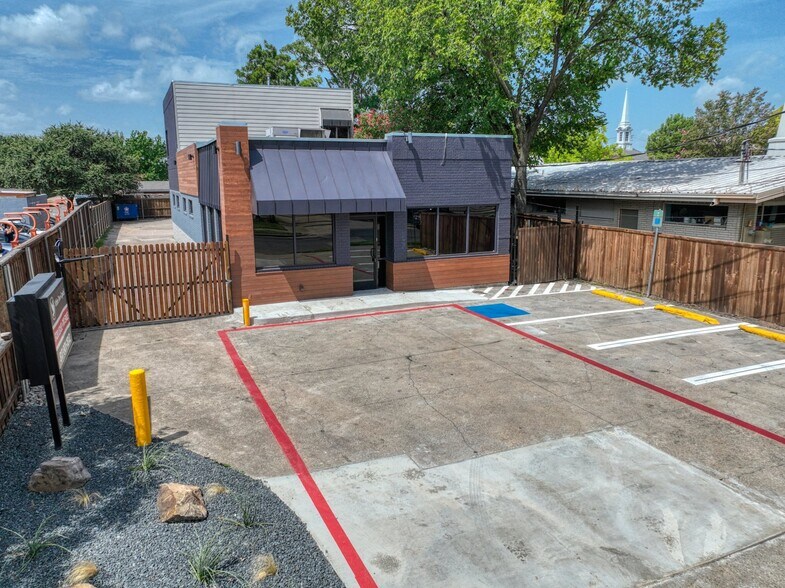 1717 N Garrett Ave, Dallas, TX à vendre - Photo de l’immeuble – Image 1 sur 59