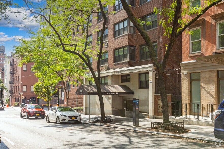 166 E 35th St, New York, NY à louer - Photo de l’immeuble – Image 1 sur 10